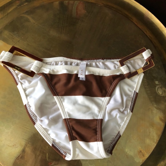 VIX bikini, large top, small bottoms - Picture 4 of 6